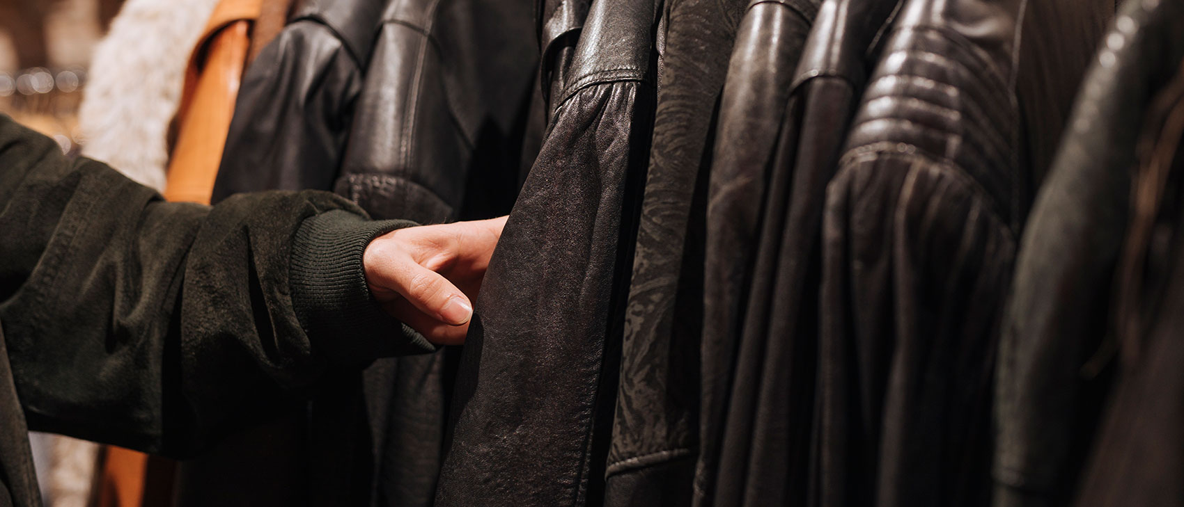 Επισκευάζουμε και φροντίζουμε τα δερμάτινα σας