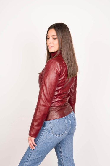 Η σειρά &#34;EASY LACQ&#34; αποτελείται από υψηλής ποιότητας ημιμόνιμα βερνίκια που θα σας προσφέρει ευκολία στην εφαρμογή, μεγάλη διάρκεια και εξαιρετικό αποτέλεσμα! 